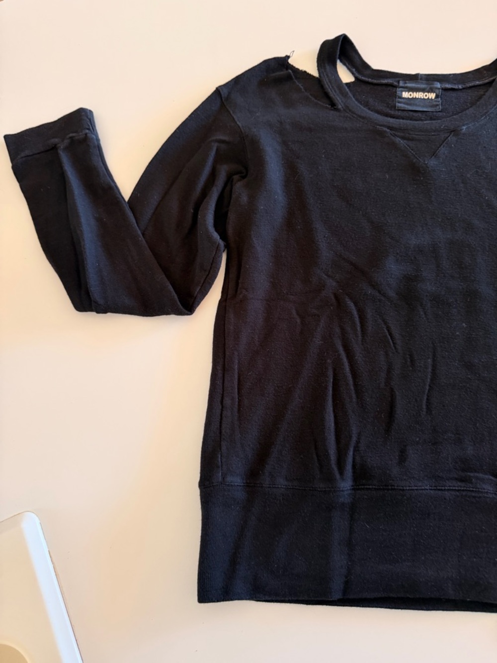 Monrow classic crew neck sweatshirt with distinctive shoulder cutout black Sz S - Picture 3 of 9